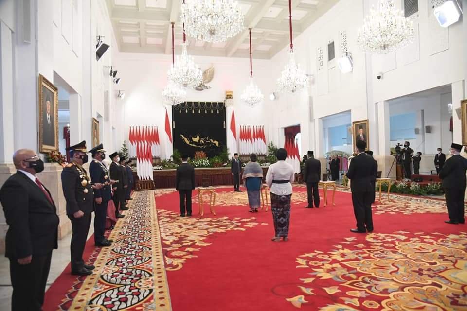 Presiden Anugerahkan Gelar Pahlawan Nasional kepada Empat Tokoh dan Tanda Kehormatan kepada Para Nakes yang Gugur