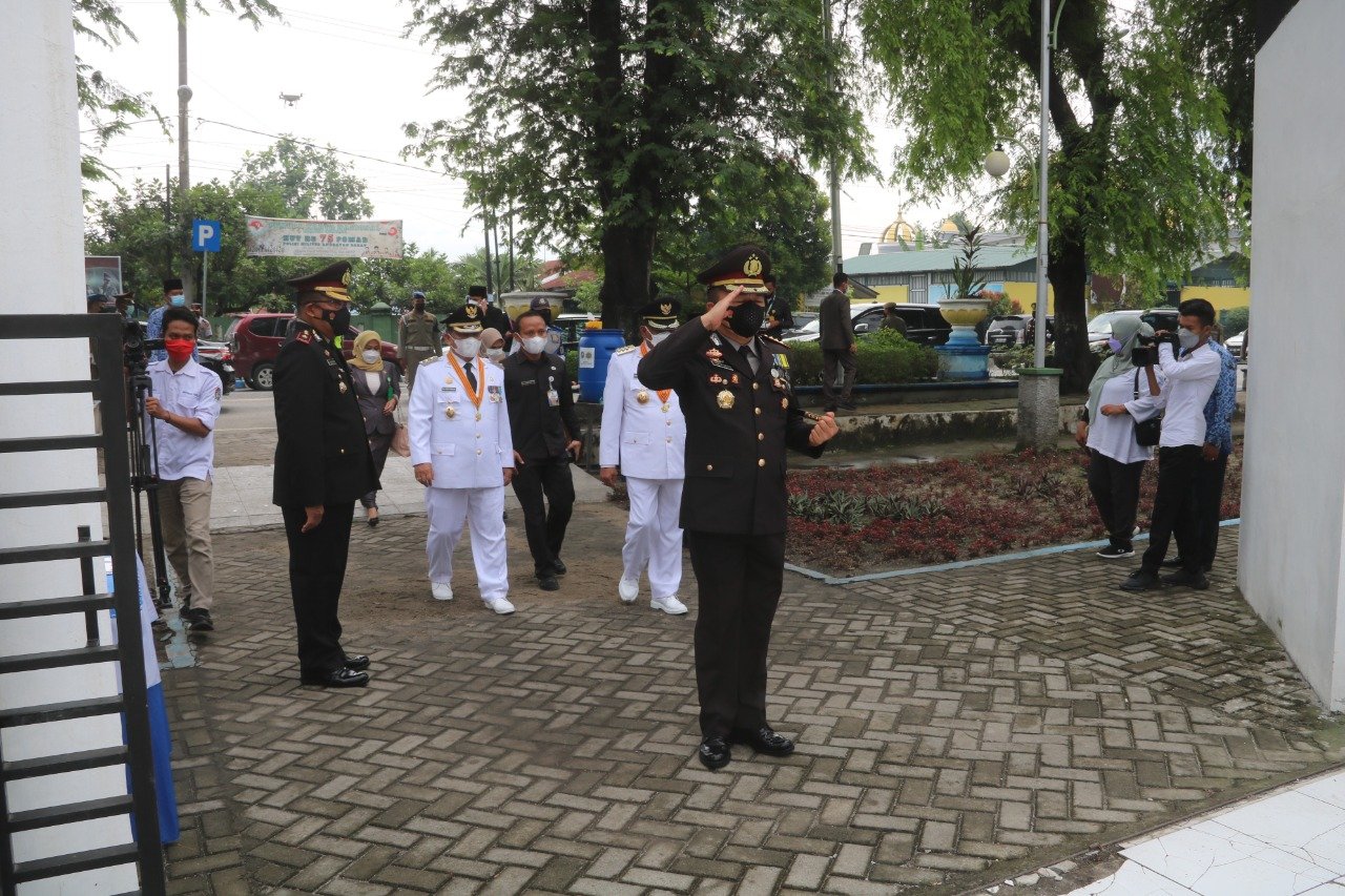 Kapolresta Deli Serdang Hadiri Upacara Hari Pahlawan Di Pemkab Deli Serdang Kapolresta Deli Serdang Hadiri Upacara Hari Pahlawan Di Pemkab Deli Serdang
