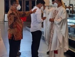 Uskup Agung Palembang Berikan Sakramen Krisma
