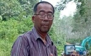 Kades Terpilih, Desa Menten Bersama Warga, Mengerjakan Pengerasan Jalan Desa