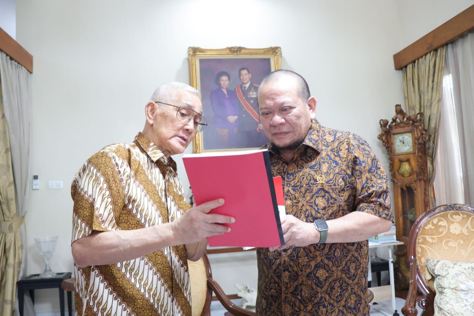 Bertemu Try Sutrisno, LaNyalla Dapat Wasiat untuk Selamatkan Bangsa dan Negara Bertemu Try Sutrisno, LaNyalla Dapat Wasiat untuk Selamatkan Bangsa dan Negara