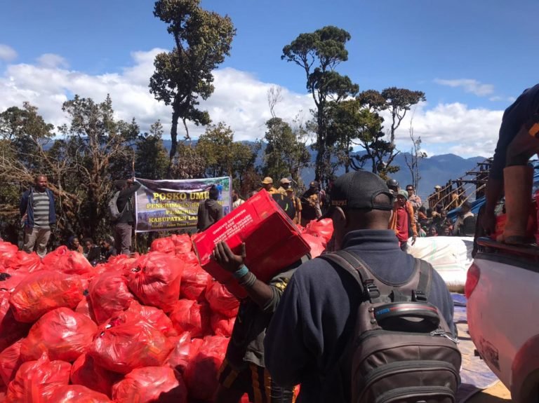 Kondisi Masyarakat di Dua Kampung Terdampak Cukup Parah Karena Cuaca Ekstrim, Berangsur-angsur Pulih Kondisi Masyarakat di Dua Kampung Terdampak Cukup Parah Karena Cuaca Ekstrim, Berangsur-angsur Pulih