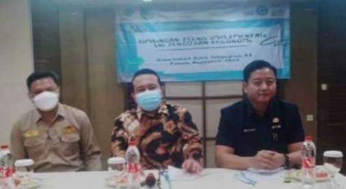 Dr. Heri Setiawan, S.T., M.T., IPM Dosen UKMC, Narasumber Bimtek Implementasi SNI Dan Pengujian Ergonomi