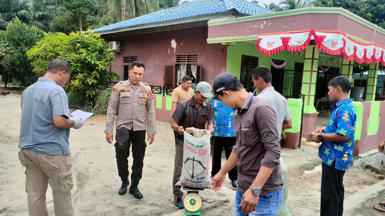Polsek Pantai Labu Giat Hari Kebersihan Dunia