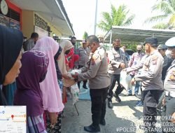 Polsek Batang Kuis Bagikan Sembako Kepada Masyarakat