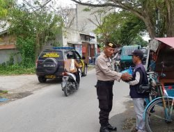 Sat Samapta Polresta Deli Serdang Bagikan Bansos Kepada Masyarakat