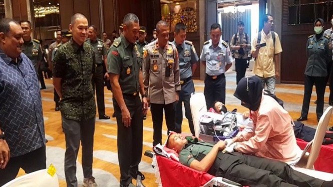 Bantu Stok di PMI, Ratusan TNI Donor Darah di Palembang
