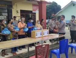 Polsek Namorambe Polresta Deli Serdang Bagikan Sembako Kepada Warga