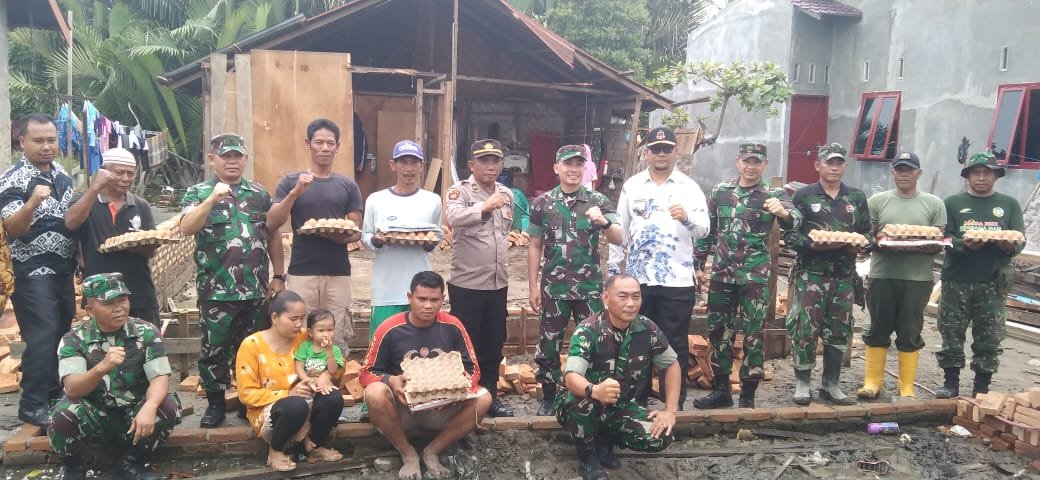Dandim 0204/DS Tinjau Bedah Rumah Tidak Layak Huni Dandim 0204/DS Tinjau Bedah Rumah Tidak Layak Huni