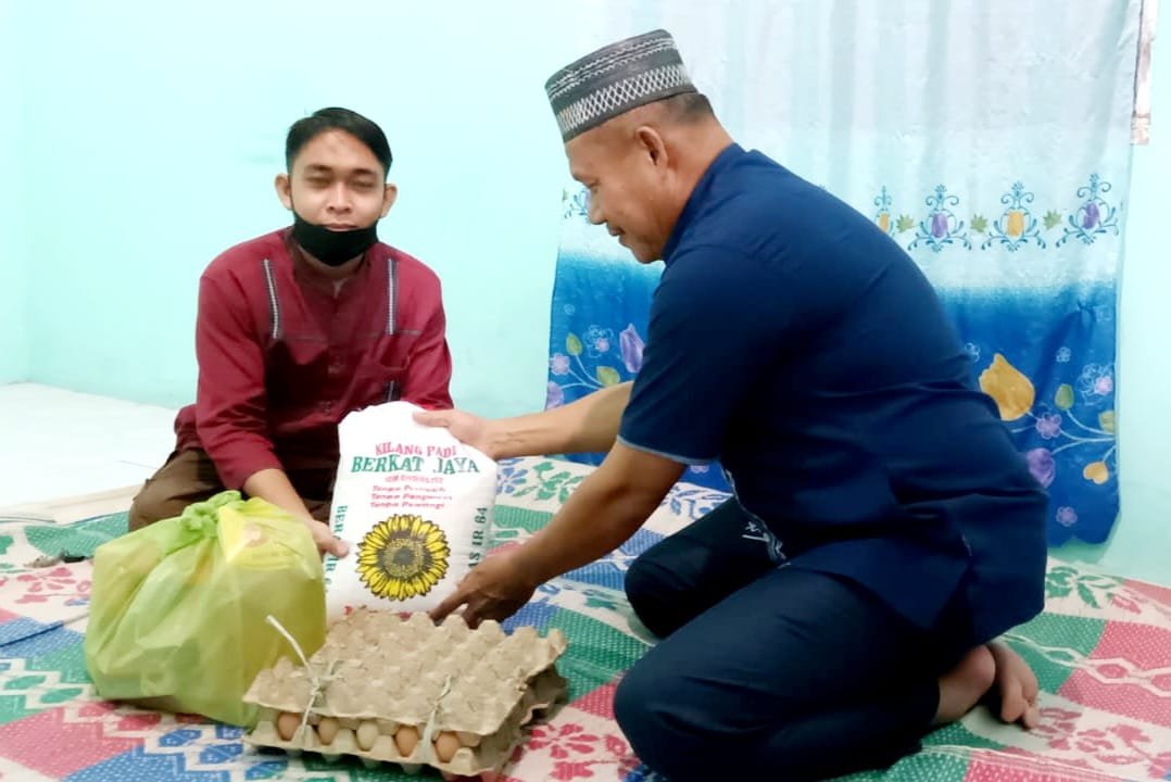 Sat Intelkam Polresta Deli Serdang Bagikan Bansos Kepada Masyarakat Sat Intelkam Polresta Deli Serdang Bagikan Bansos Kepada Masyarakat