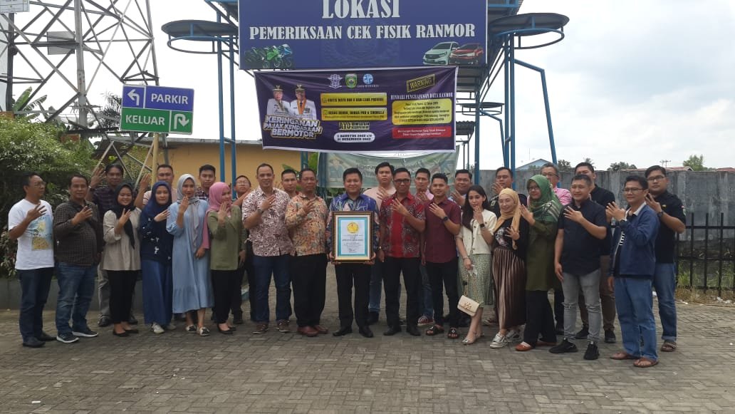Samsat Palembang IV Mendapatkan Penghargaan Dari LEPRID Samsat Palembang IV Mendapatkan Penghargaan Dari LEPRID