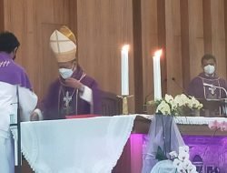 Mgr Yohanes Harun Yuwono Berikan Sakramen Krisma kepada 118 Umat Paroki Santo Yoseph Palembang