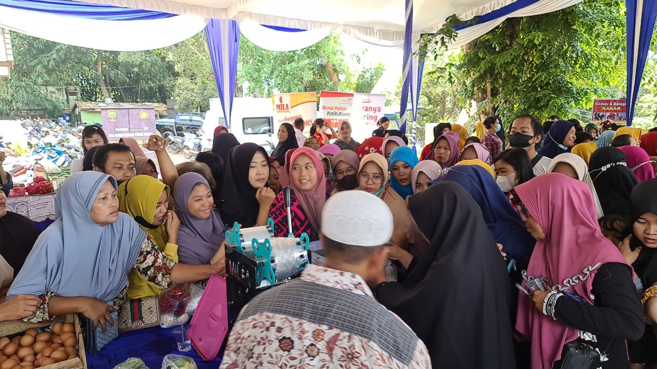 IKAPPI Sumsel Bagikan Es Cendol dan Es Jeruk Gratis Sembari Menunggu Gubernur Sumsel Resmikan Giat Gerakan Pangan Murah IKAPPI Sumsel Bagikan Es Cendol dan Es Jeruk Gratis Sembari Menunggu Gubernur Sumsel Resmikan Giat Gerakan Pangan Murah