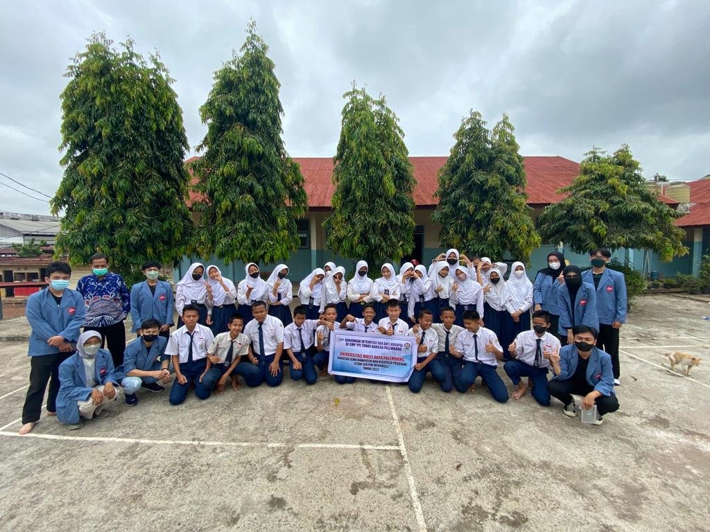 Mahasiswa MDP Berikan Proyek Integritas dan Gerakan Anti Korupsi di SMP YPI Tunas Bangsa Palembang