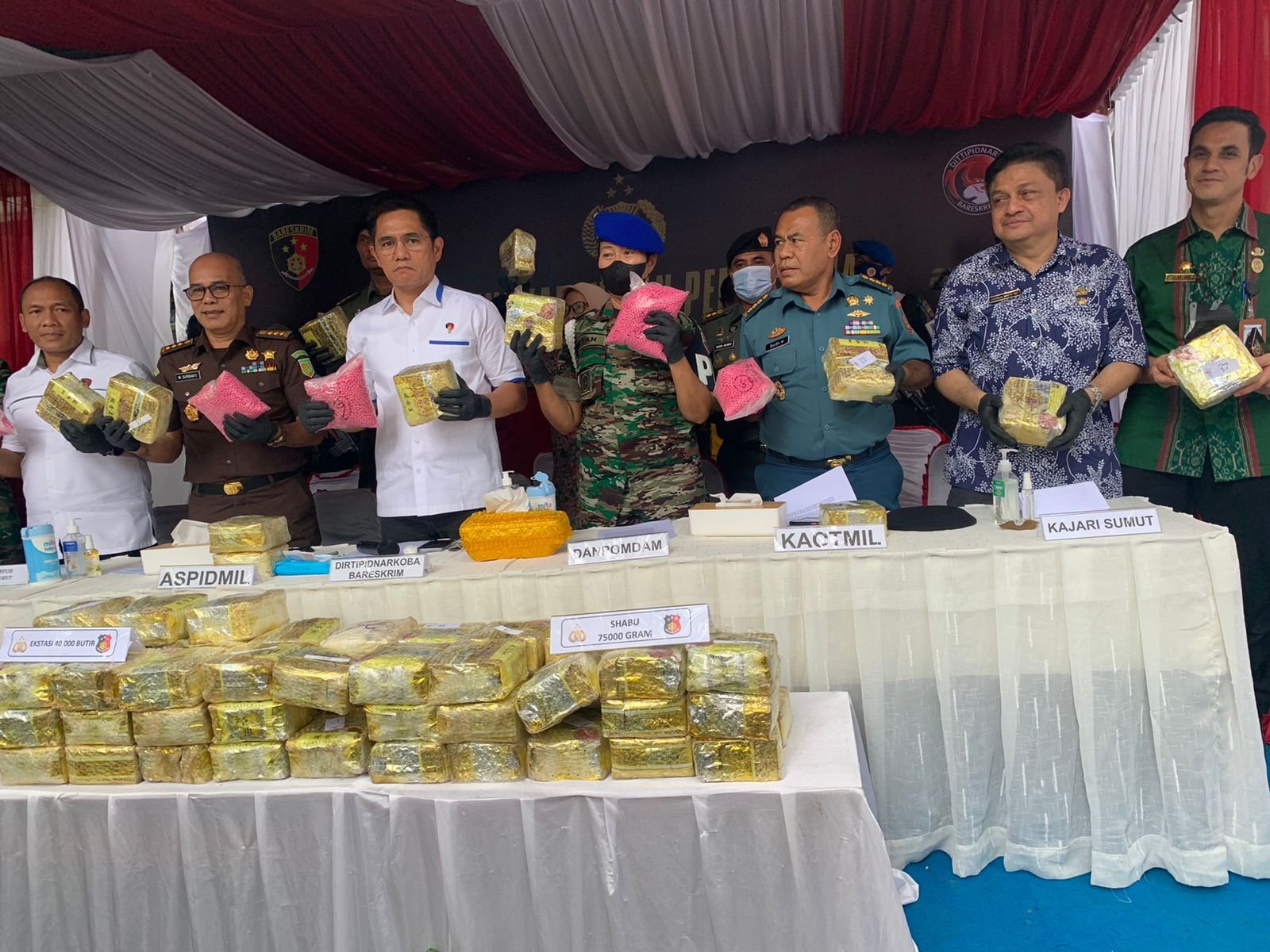 Mabes Polri, Polda Sumut, Pomdam I/BB, IPWL Rehabilitasi Narkotika Mari Indonesia Bersinar dan GMDM Sumatera Utara, Melakukan Pemusnahan Barang Bukti Narkotika Mabes Polri, Polda Sumut, Pomdam I/BB, IPWL Rehabilitasi Narkotika Mari Indonesia Bersinar dan GMDM Sumatera Utara, Melakukan Pemusnahan Barang Bukti Narkotika