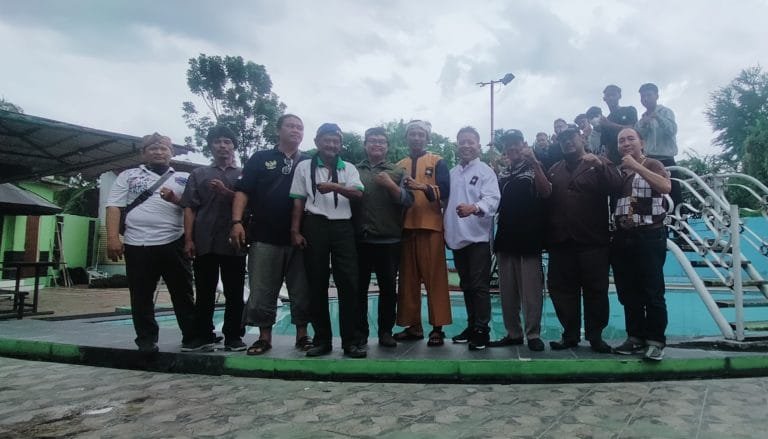 Letkol Sus Bobby Parlin Lumban Gaol Ngopi Akrab Bareng PSH Pilangbango Cabang Sukoharjo. Letkol Sus Bobby Parlin Lumban Gaol Ngopi Akrab Bareng PSH Pilangbango Cabang Sukoharjo.