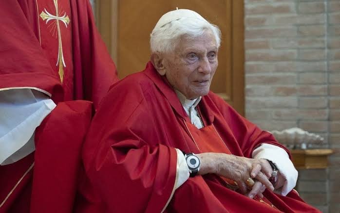 Kabar Duka, Paus Emeritus Benediktus XVI Meninggal Dunia
