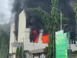 Breaking News Gedung Riset Polsri Palembang Terbakar