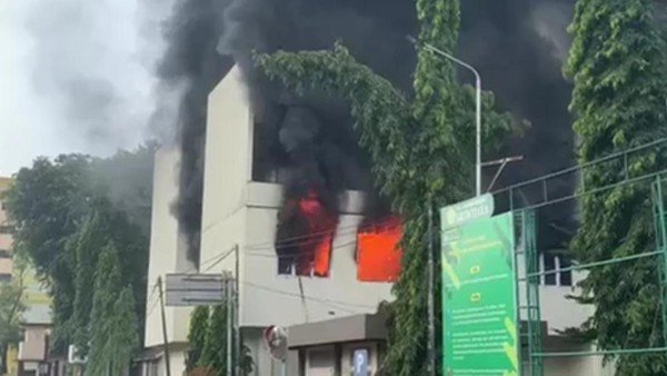 Breaking News Gedung Riset Polsri Palembang Terbakar