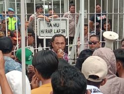 Aliansi Tegakkan Hukum dan Keadilan Lakukan Aksi Damai di Kejati Sumsel