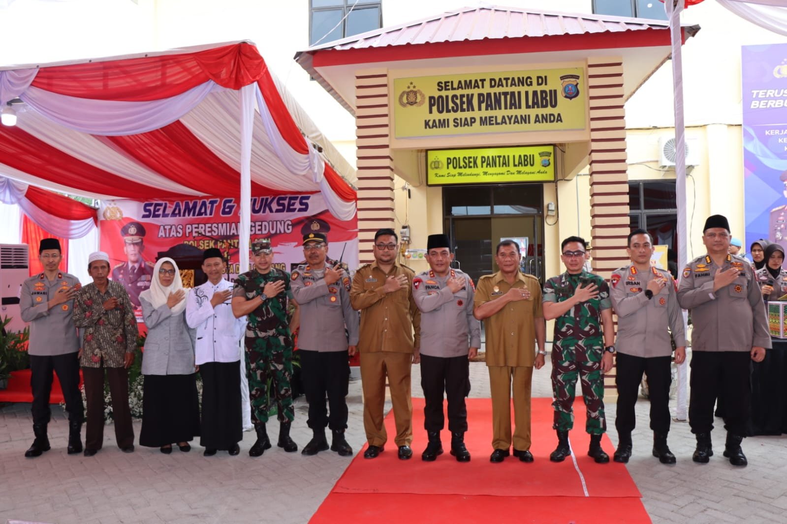 Kapolda Sumut Resmikan Gedung Baru Polsek Pantai Labu Dan Asrama Polresta Deli Serdang Kapolda Sumut Resmikan Gedung Baru Polsek Pantai Labu Dan Asrama Polresta Deli Serdang