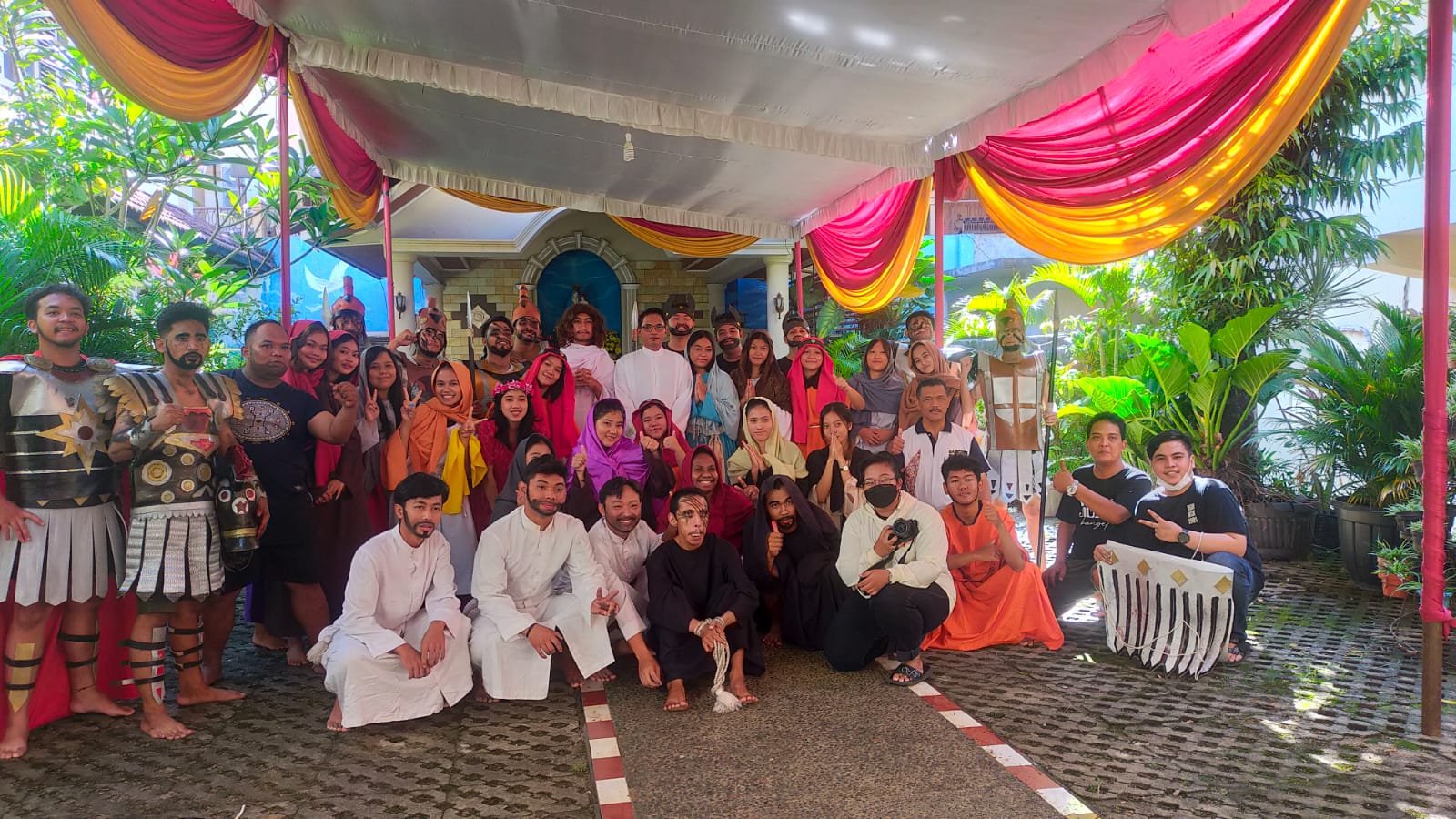 Tablo Penyaliban Yesus bersama OMK Gereja Santo Yoseph Palembang Tablo Penyaliban Yesus bersama OMK Gereja Santo Yoseph Palembang