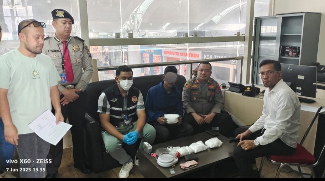 Bawa Sabu, Diamankan Sat Res Narkoba Polresta Deli Serdang Bawa Sabu, Diamankan Sat Res Narkoba Polresta Deli Serdang