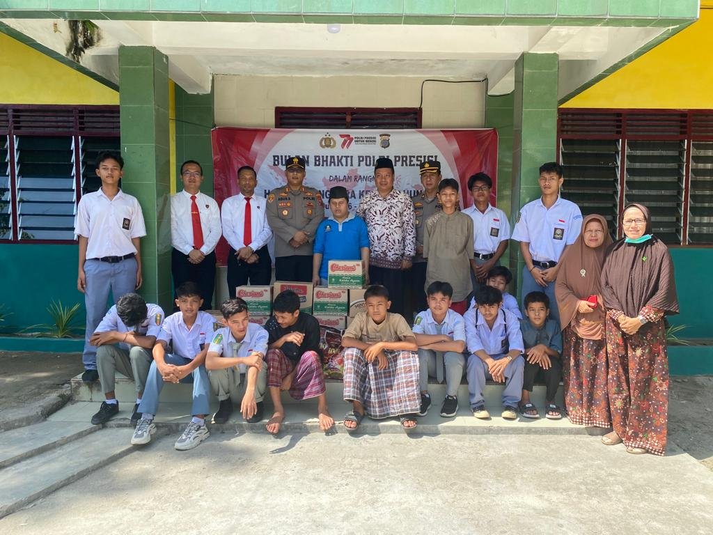 Polresta Deli Serdang Bagikan Bansos Ke Panti Asuhan Dan Anjangsana Ke Personil Yang Sakit Polresta Deli Serdang Bagikan Bansos Ke Panti Asuhan Dan Anjangsana Ke Personil Yang Sakit