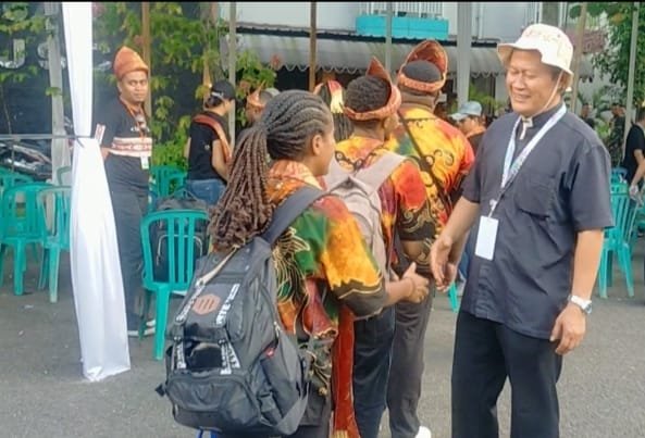 Uskup Agung Palembang Sambut Langsung Kedatangan Kontingen IYD di Jakabaring Palembang