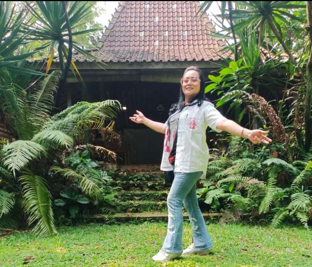 Silvia Labbi Aktivis Perempuan Solmet: Kaesang Pangarep Kita Dukung dan Kita Menangkan di Pilkada Depok Silvia Labbi Aktivis Perempuan Solmet: Kaesang Pangarep Kita Dukung dan Kita Menangkan di Pilkada Depok