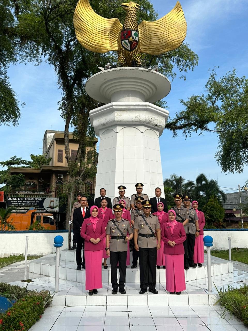 Memperingati Hari Bhayangkara Ke 77, Polresta Deli Serdang Ziarah Di Makam Pahlawan