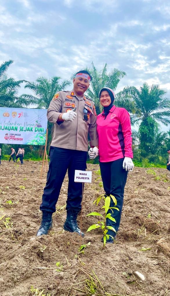 Polresta Deli Serdang Dan Jajarannya Giat Penanaman Pohon