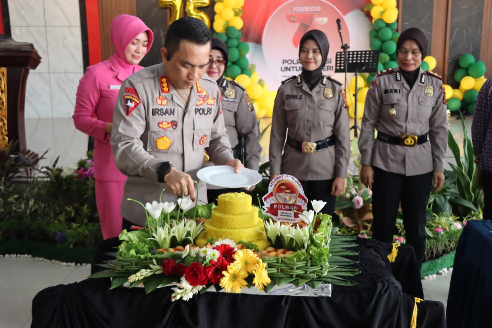 Polresta Deli Serdang Gelar Syukuran Hari Jadi Polwan Ke-75 Polresta Deli Serdang Gelar Syukuran Hari Jadi Polwan Ke-75