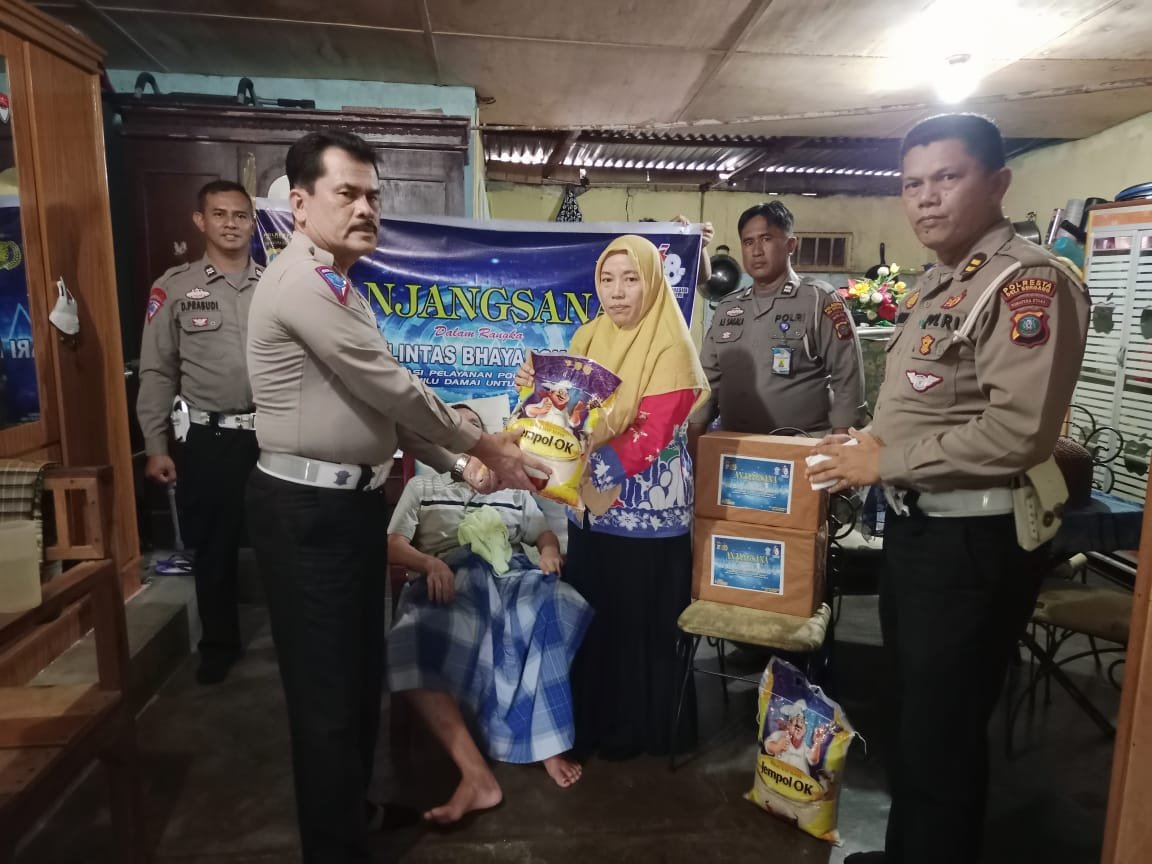 Sat Lantas Polresta Deli Serdang Anjangsana Ke Anggota Sakit Menahun