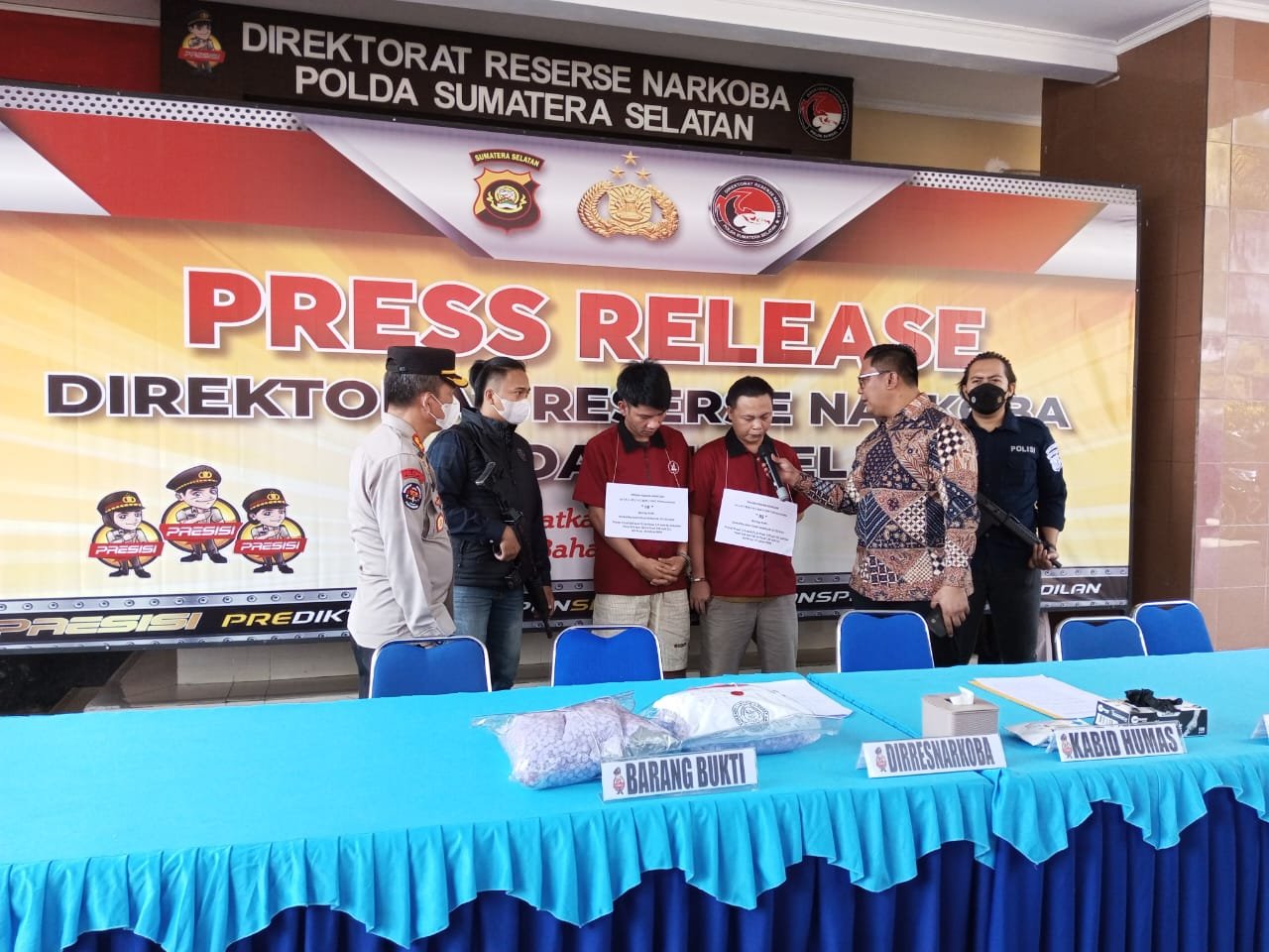 Ditersnarkoba Polda Sumsel Amankan Pelaku FR Dan IIS Kurir Narkoba Ditersnarkoba Polda Sumsel Amankan Pelaku FR Dan IIS Kurir Narkoba