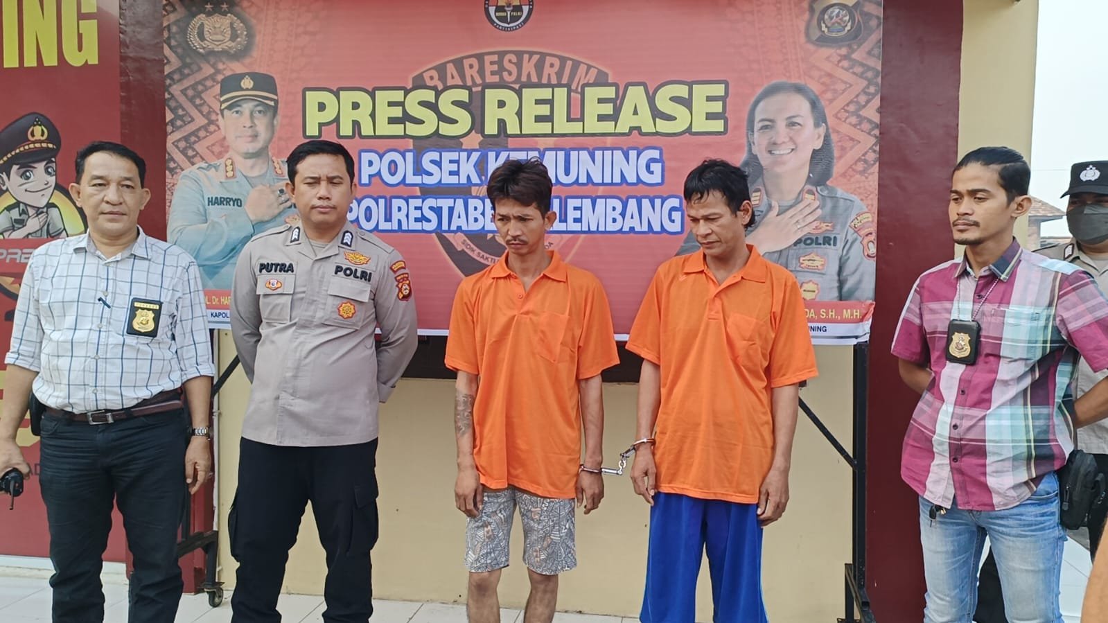 Pengeroyokan dan Penusukan Di Pasar Swasta KM.5 Polsek Kemuning Amankan CK dan IB Pengeroyokan dan Penusukan Di Pasar Swasta KM.5 Polsek Kemuning Amankan CK dan IB