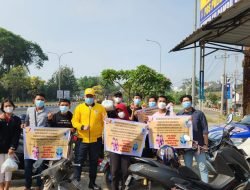 Politisi Milineal Golkar Melkisedek Kris Hot Asi Manalu Bagikan Masker Gratis kepada Masyarakat Kota Palembang