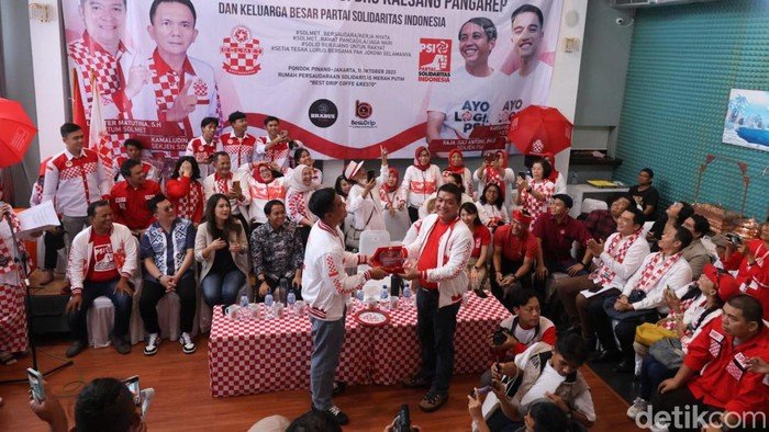 Ketum Relawan Solmet Silfester Matutina Terima Kunjungan Kaesang dan Jajaran Petinggi PSI Ketum Relawan Solmet Silfester Matutina Terima Kunjungan Kaesang dan Jajaran Petinggi PSI