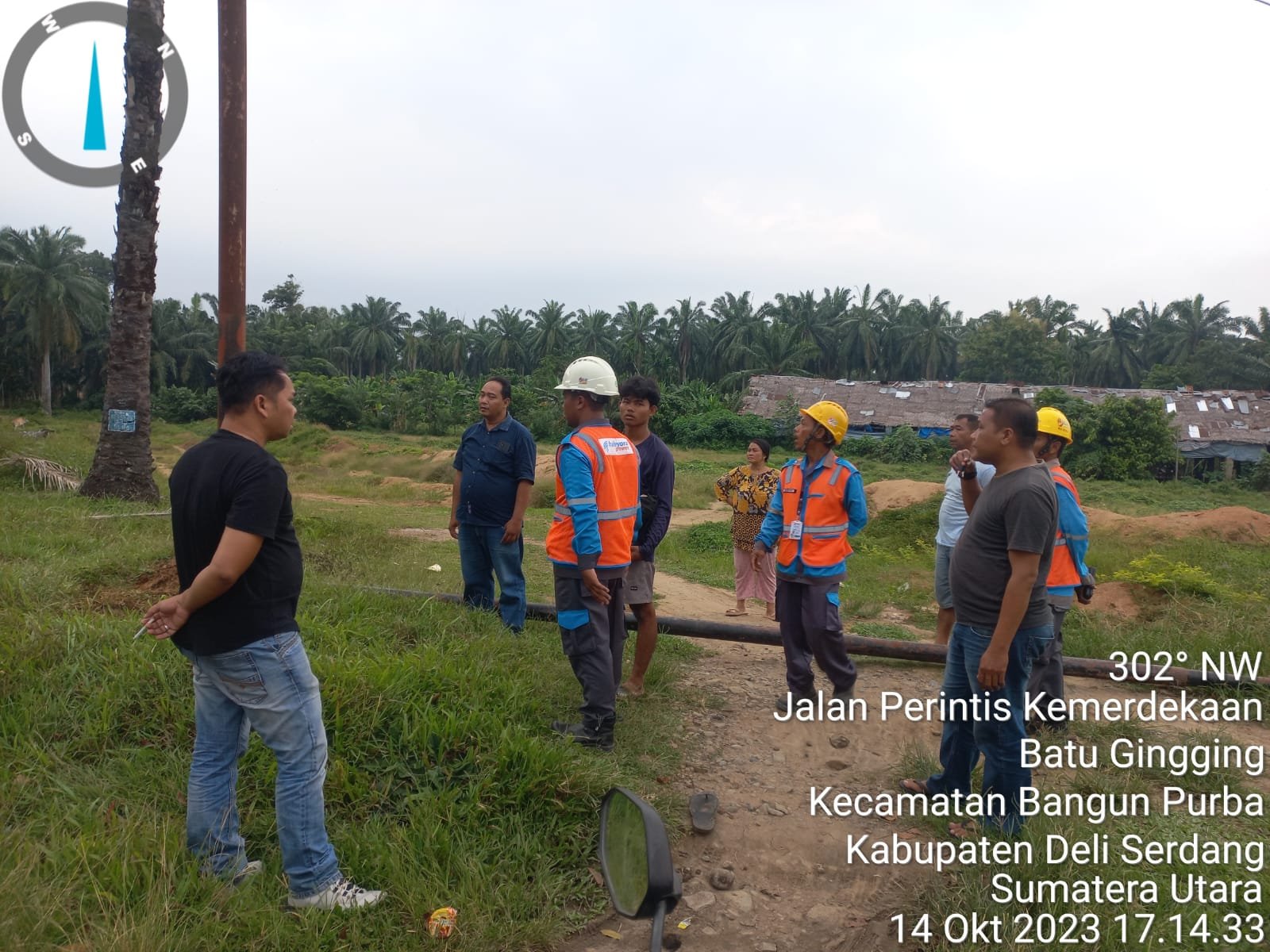 Pasang Tiang GPS, 4 Karyawan Tersengat Listrik, 1 Tewas Pasang Tiang GPS, 4 Karyawan Tersengat Listrik, 1 Tewas