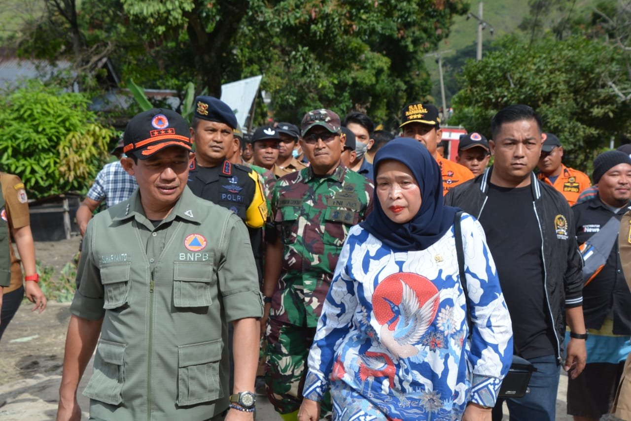 Danrem 023/KS Dampingi Kepala BNPB Tinjau Lokasi Bencana Alam Di Desa Simangulampe