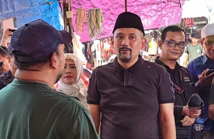 DR. HC. Ari Pribadi Setiadarma Bantu Rakyat Mendengar dan Menyelesaikan Keluhan Pedagang Pasar Kranji Kota Bekasi