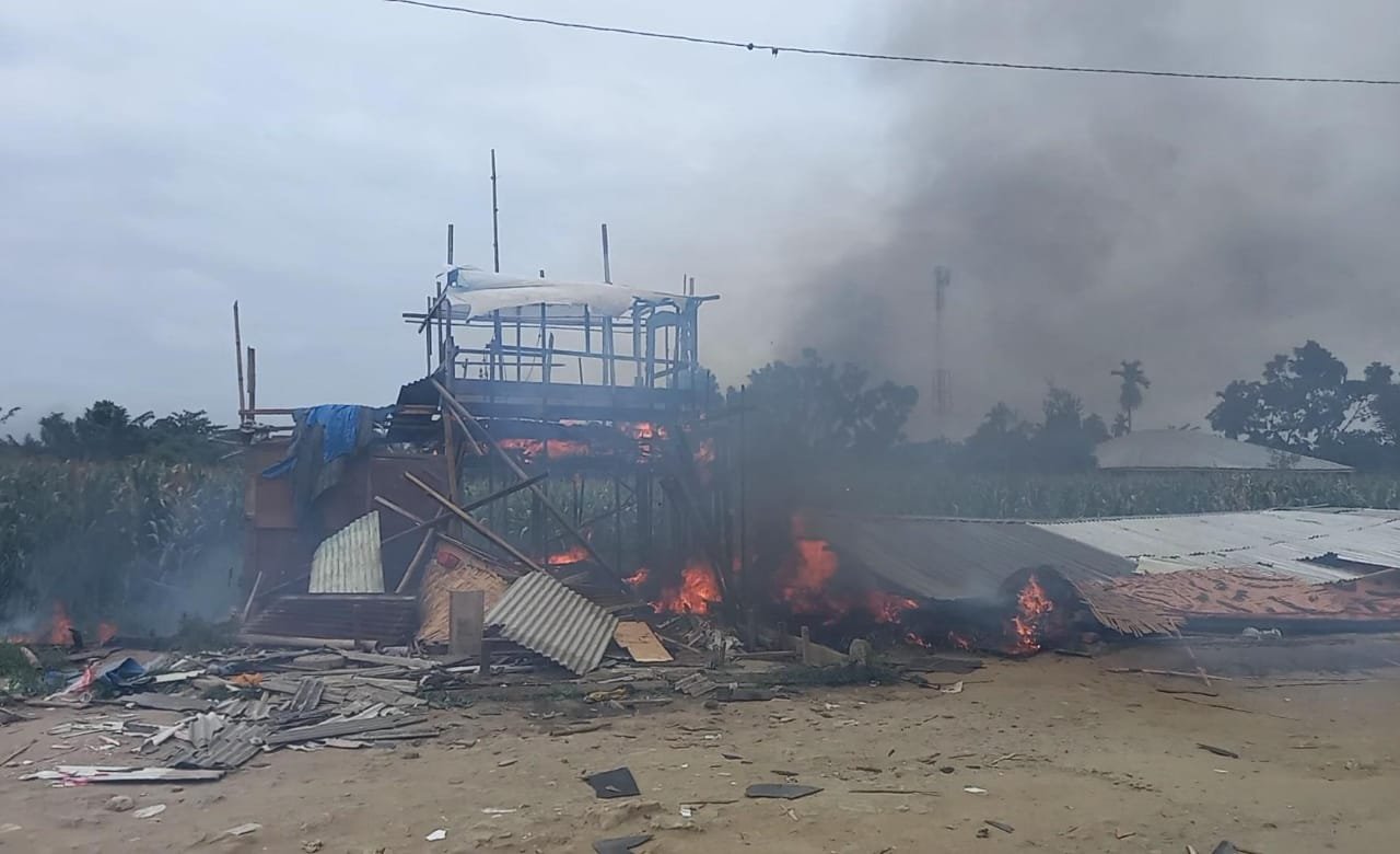 Polsek Percut Sei Tuan Grebek Kampung Narkoba Dan Musnakan Gubuk Tempat Pemakaian Narkoba Polsek Percut Sei Tuan Grebek Kampung Narkoba Dan Musnakan Gubuk Tempat Pemakaian Narkoba