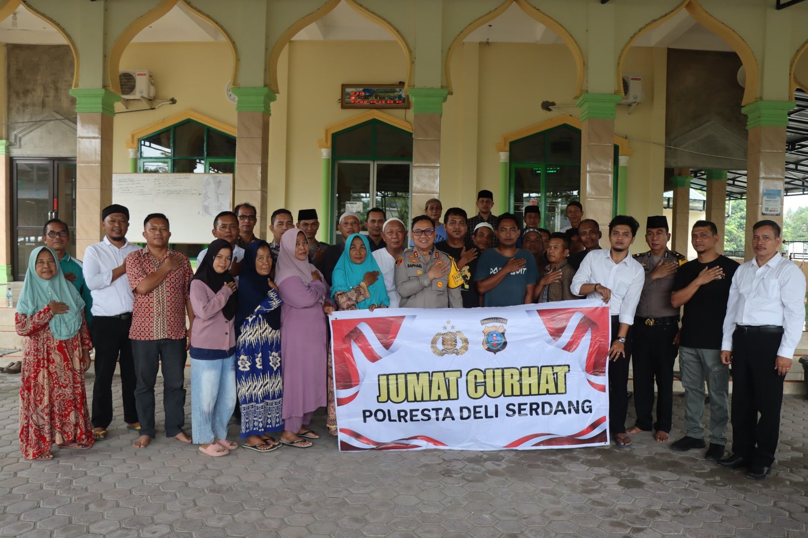 Jumat Curhat, Kapolresta Deli Serdang Duduk Bersama Warga Jumat Curhat, Kapolresta Deli Serdang Duduk Bersama Warga