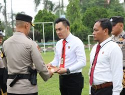 Polres Ogan Ilir Kembali Berikan Penghargaan Kepada Personil Yang Berprestasi Dan Berdedikasi Terhadap Pelaksanaan Tugas