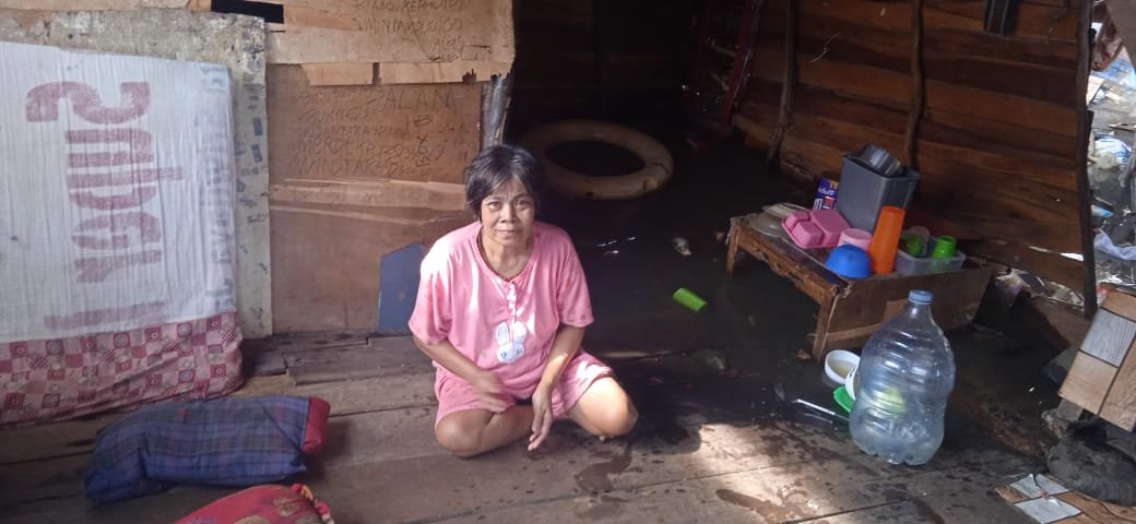 Rumah Ibu Gendot Roboh Di Makan Usia
