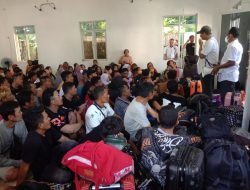 127 TKI Ilegal Naik Kapal Tongkang Pulang Ke Indonesia