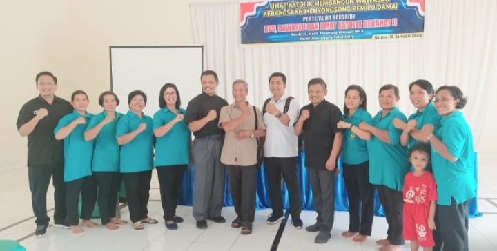 UMAT KATOLIK DEKENAT II KAPAL MEMPERKUAT WAWASAN KEBANGSAAN MENYONGSONG PEMILU DAMAI UMAT KATOLIK DEKENAT II KAPAL MEMPERKUAT WAWASAN KEBANGSAAN MENYONGSONG PEMILU DAMAI