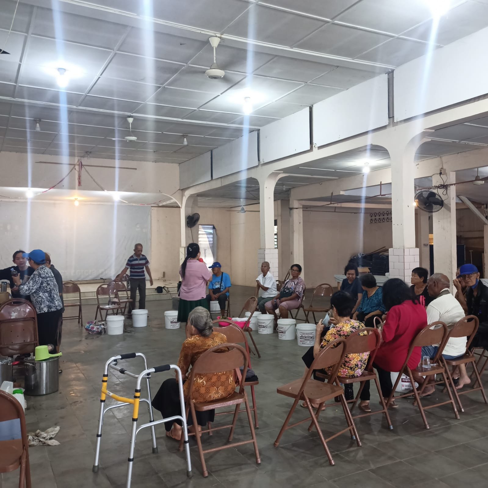 Relawan Duta Eco Enzyme Palembang Kenalkan Manfaat Terapi Rendam Kaki Relawan Duta Eco Enzyme Palembang Kenalkan Manfaat Terapi Rendam Kaki