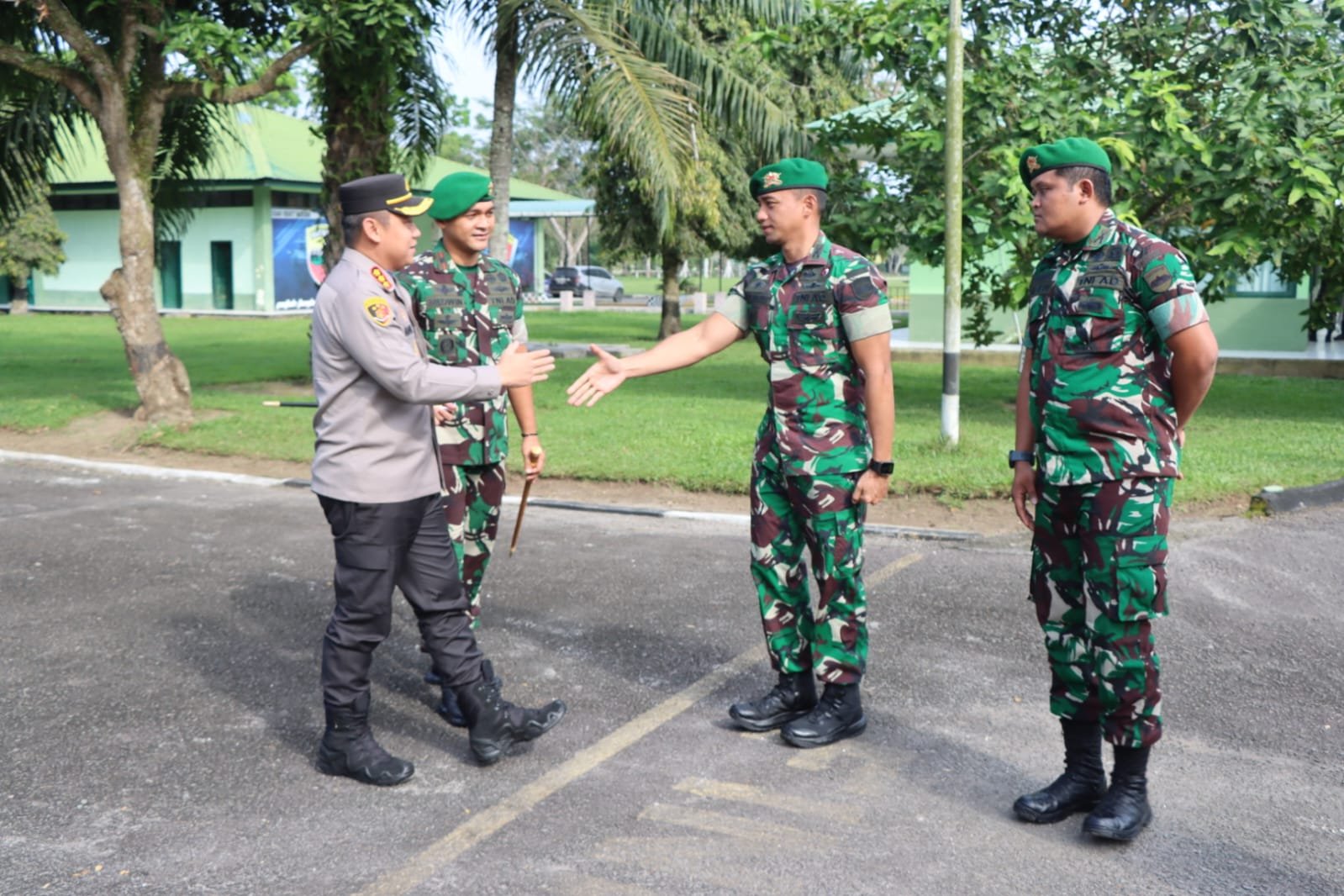 Jalin Silaturahmi, Kapolresta Deli Serdang Berkunjung Ke Batalyon Infanteri 121/MK. Jalin Silaturahmi, Kapolresta Deli Serdang Berkunjung Ke Batalyon Infanteri 121/MK.