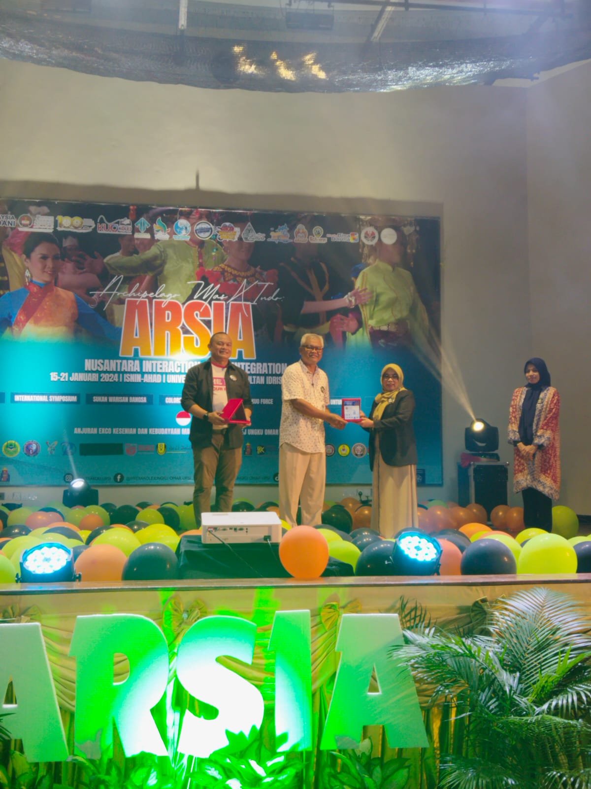 Marissa Anggraeni Mahasiswa UBD Raih Best Presenter Marissa Anggraeni Mahasiswa UBD Raih Best Presenter